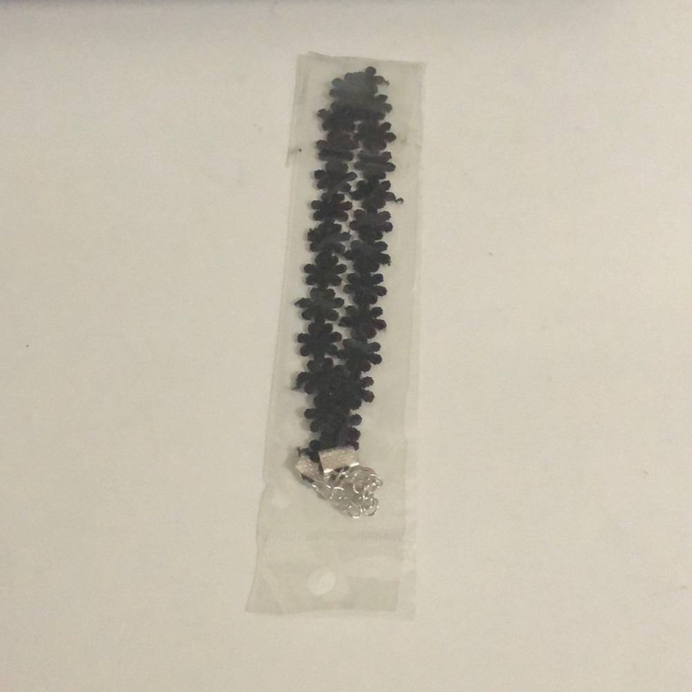Chokers - Picture 6 of 8